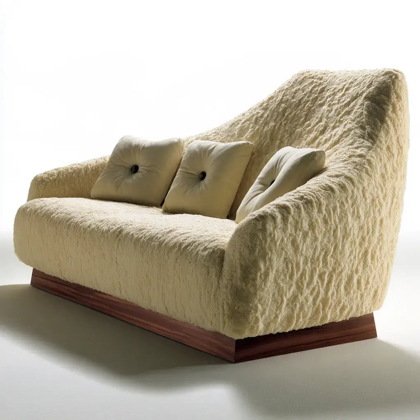 Sofá Vardica con respaldo alto y tapizado texturizado en beige y marrón, diseño moderno y cómodo para sala de estar.